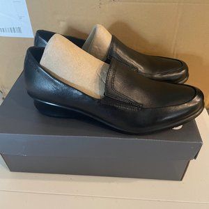 ECCO Felicia NIB Womens US: 9-9.5 EU: 40 Black Slip on